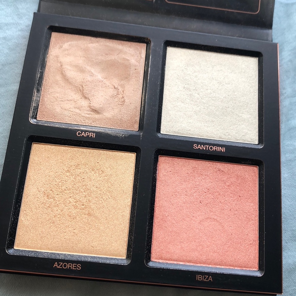 Huda beauty 3D highlighter palette